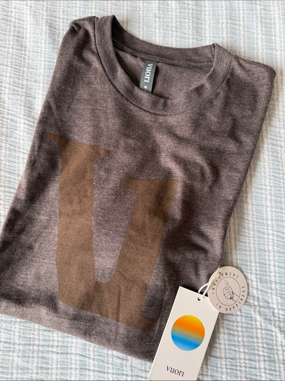 Vuori V1 Logo Tee in Espresso Heather Men’s Size M Tonal 'V' Logo